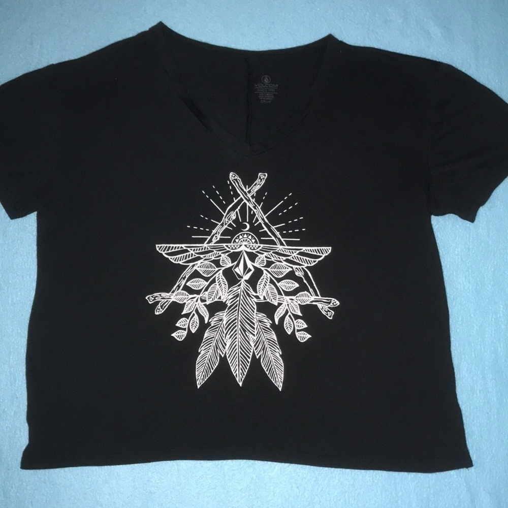 𝅺VOLCOM v-neck short sleeve graphic t-shirt size S